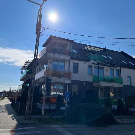 Azur Haz Gyoengyvirag Apartman Sarvar Exterior foto