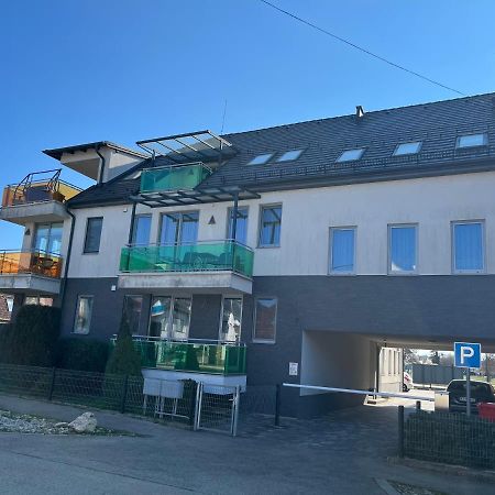 Azur Haz Gyoengyvirag Apartman Sarvar Exterior foto