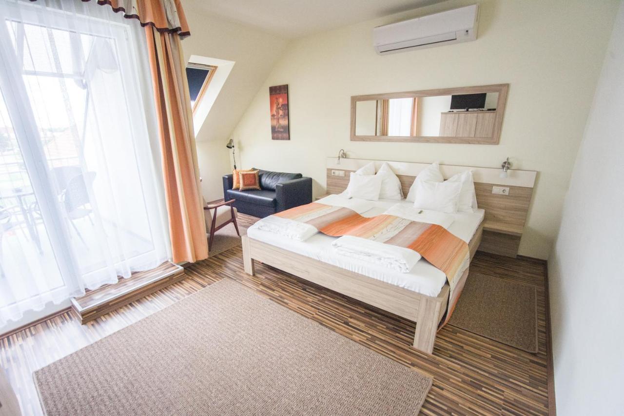 Azur Haz Gyoengyvirag Apartman Sarvar Exterior foto