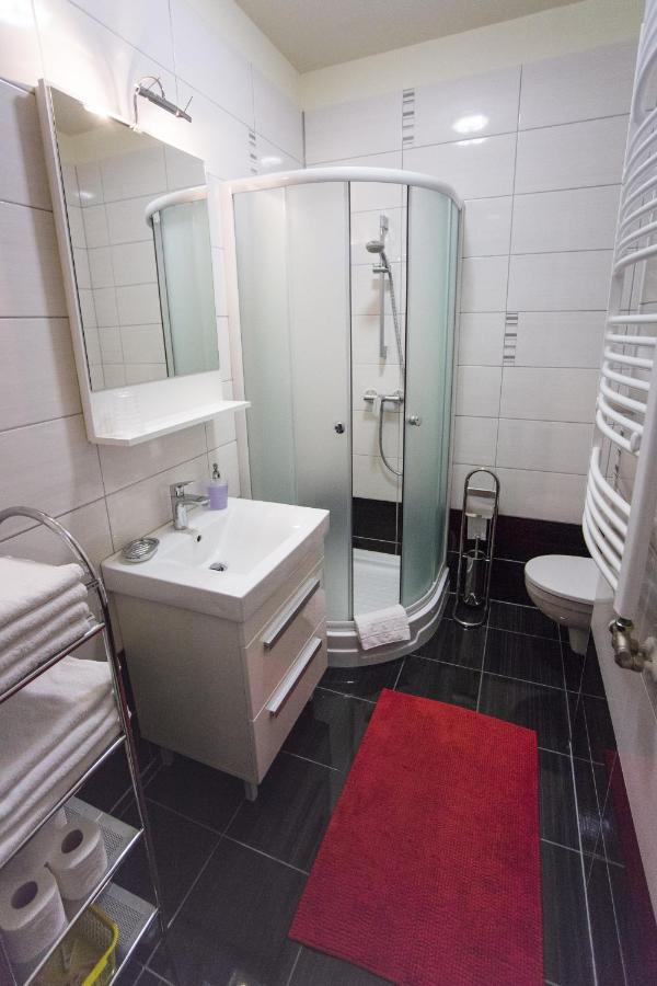Azur Haz Gyoengyvirag Apartman Sarvar Exterior foto