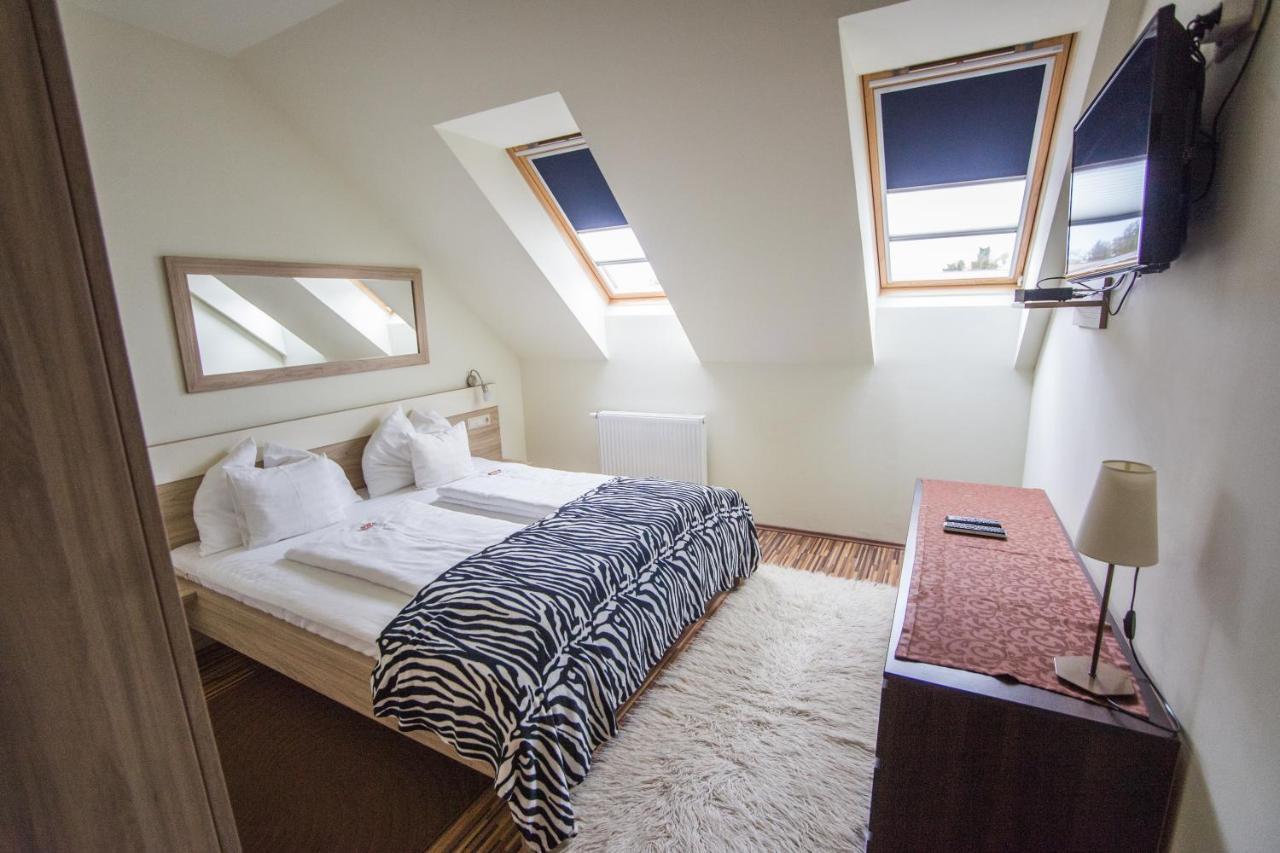 Azur Haz Gyoengyvirag Apartman Sarvar Exterior foto