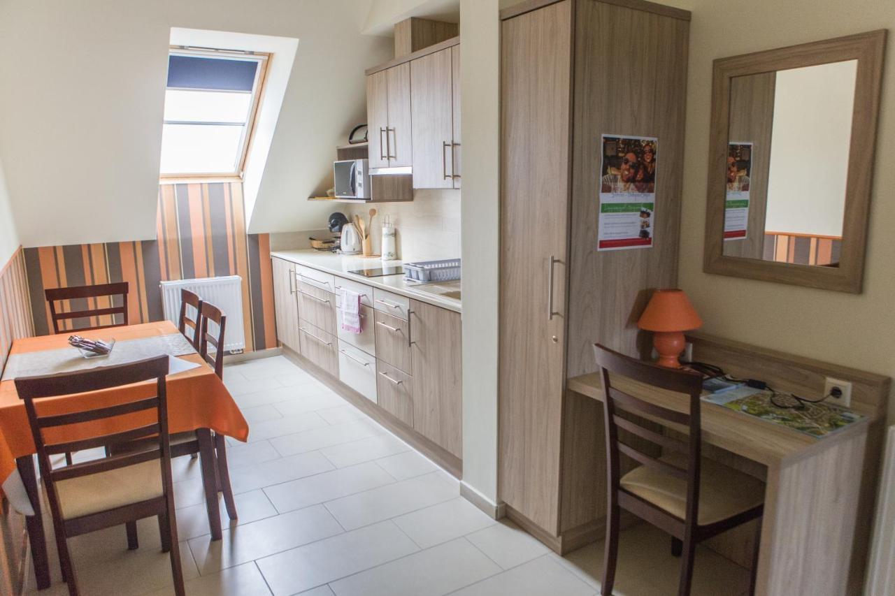 Azur Haz Gyoengyvirag Apartman Sarvar Exterior foto